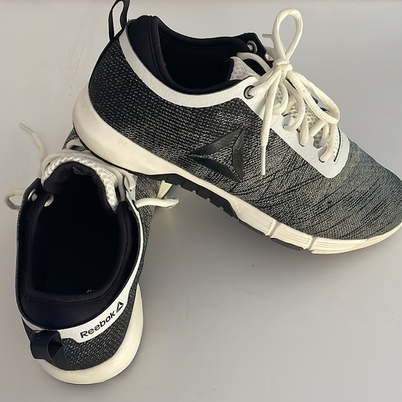 Reebok lightweight comfortable cross trainer, walking shoe - Picture 4 of 5